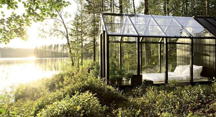 Небольшой стеклянный дом в Финляндии