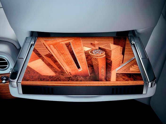 Фото | Раскладной стол в салоне Rolls-Royce Phantom