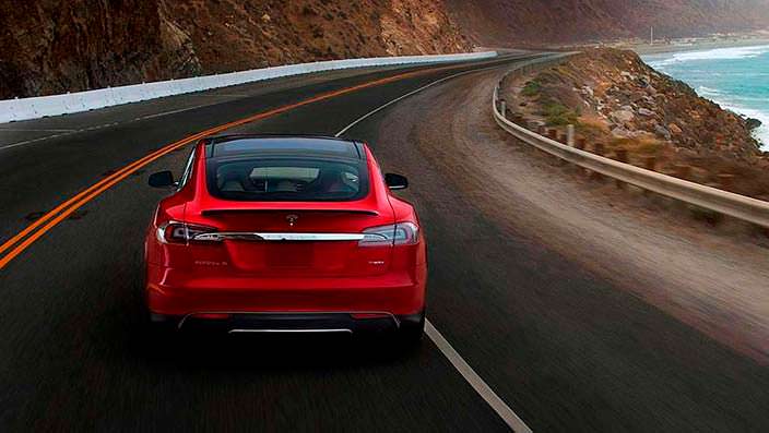 Фото | Tesla Model S P85D на дороге