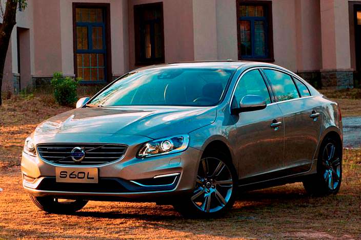 Седан Volvo S60L с удлиненной базой