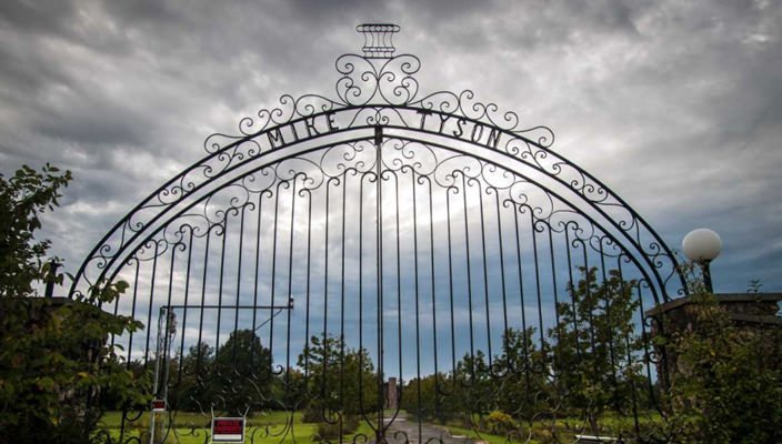 Заброшенный дом Майка Тайсона послужит как церковь | фото