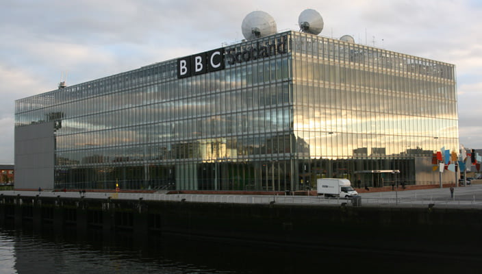 Доход BBC упал на $234,2 млн. Канал уволит 1 000 сотрудников