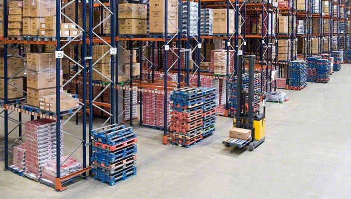 Стеллажное оборудование для склада от компании «Форстор»