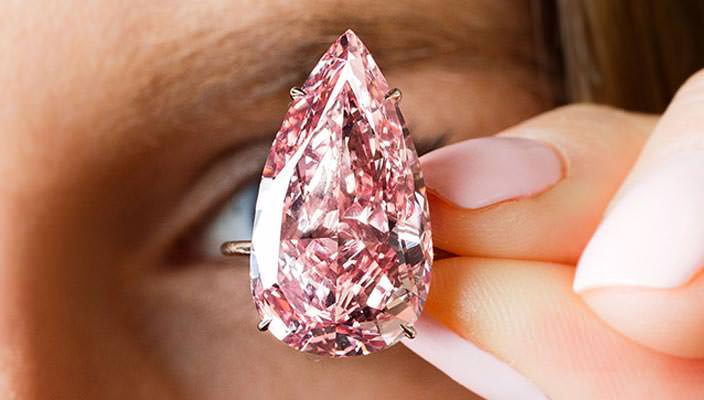 Уникальный розовый алмаз в 15,38 карата