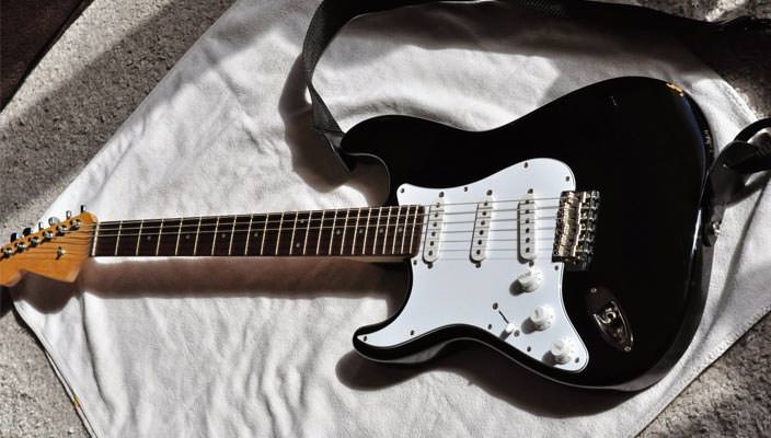 Гитара Fender Stratocaster Курта Кобейна