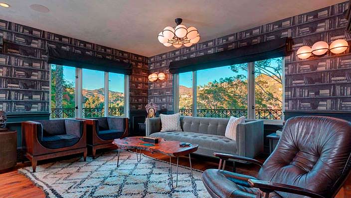 Домашний кабинет с панорамой на Лос-Анджелес