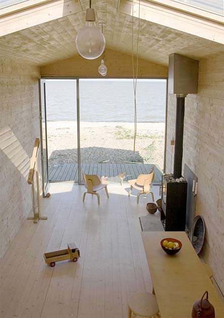 Интерьер деревянной комнаты