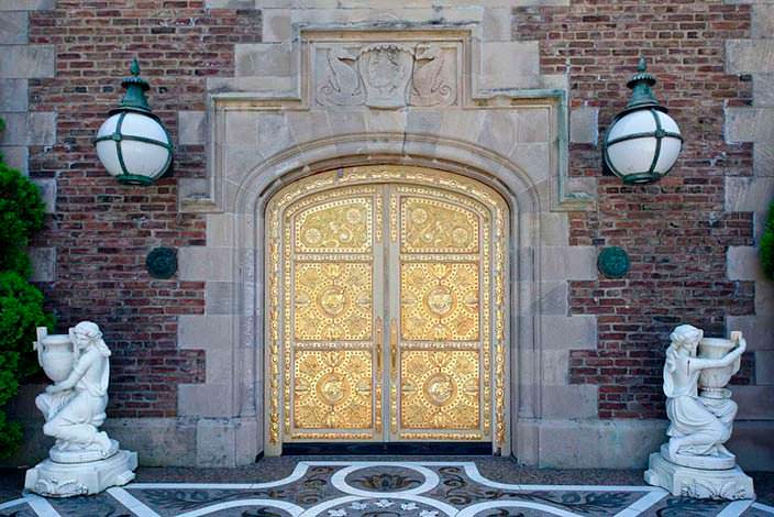 Фото | Позолоченные двери в замке на Лонг-Айленде