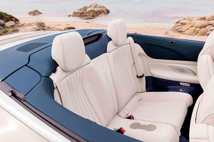 Задние сиденья в Mercedes-Benz E-Class Convertible