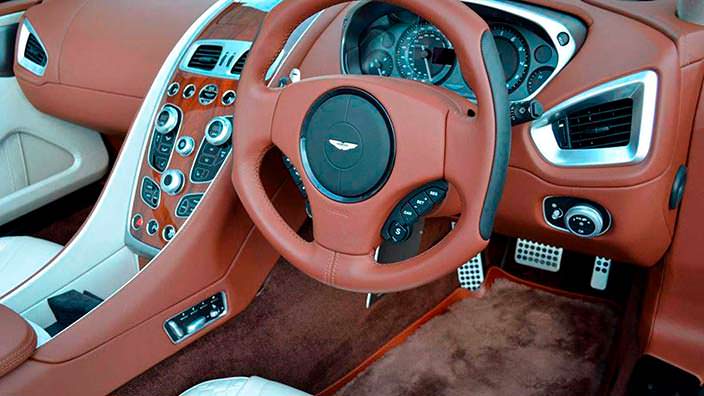 Фото | Спортивный руль Aston Martin Vanquish Volante AM37