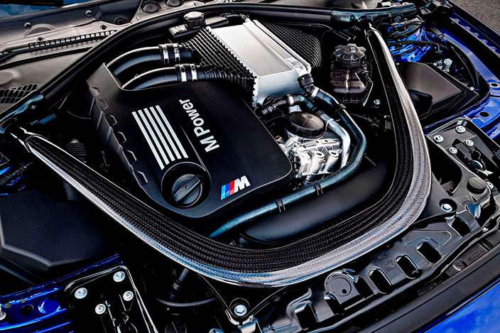 3,0-литровый турбодвигатель V6 под капотом BMW M4 CS