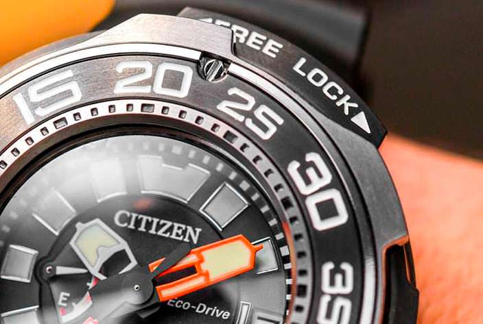 Часы с безелем Citizen Eco-Drive Promaster Professional