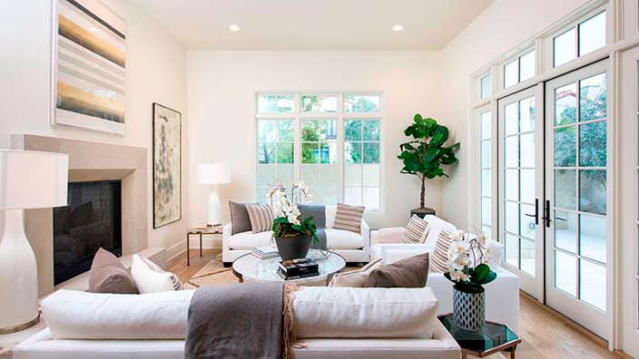 Фото | Красивая комната с камином в доме актрисы Джейн Фонда