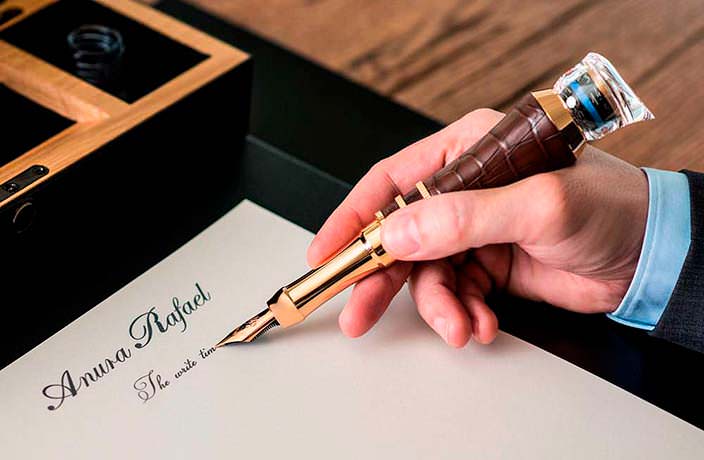 Золотая перьевая ручка с турбийоном от Anura Rafael