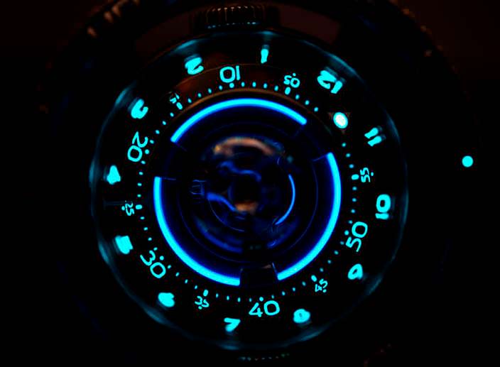 Неоновая подсветка циферблата MB&F HM7 Aquapod