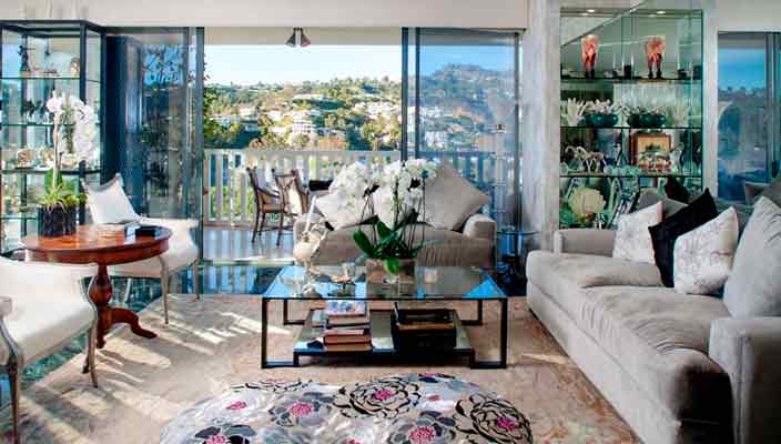 Джоан Коллинз продает квартиру в Голливуде | фото и цена