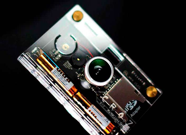 Камера в прозрачном корпусе CROZ от Paper Work