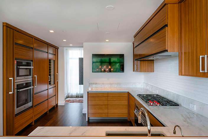 Дизайн кухни в двухэтажной квартире Джона Бон Джови