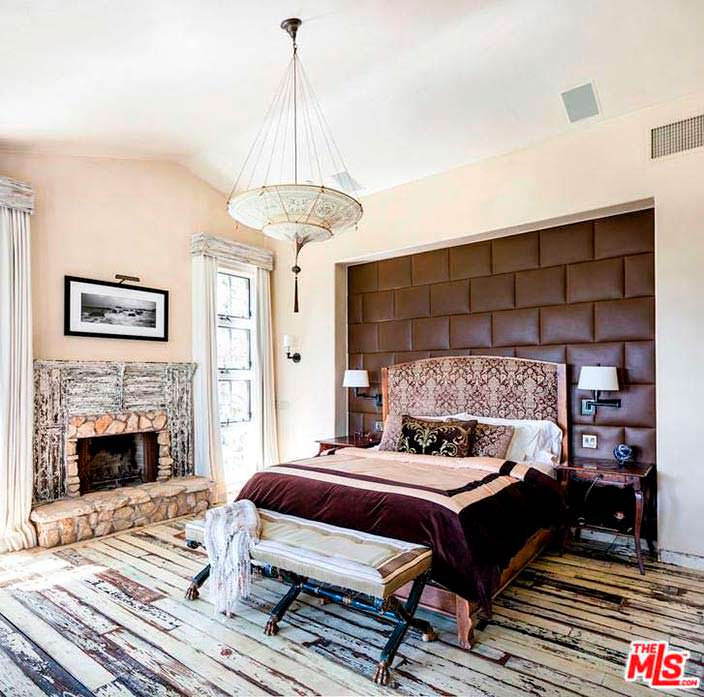 Старинный дизайн спальни в доме в Малибу актера Мела Гибсона