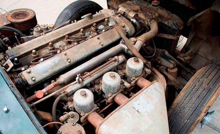 Двигатель на 3,8-литра под капотом Jaguar E-Type Roadster