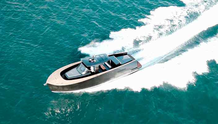 Alen Yachts построила маленький катер для коротких круизов