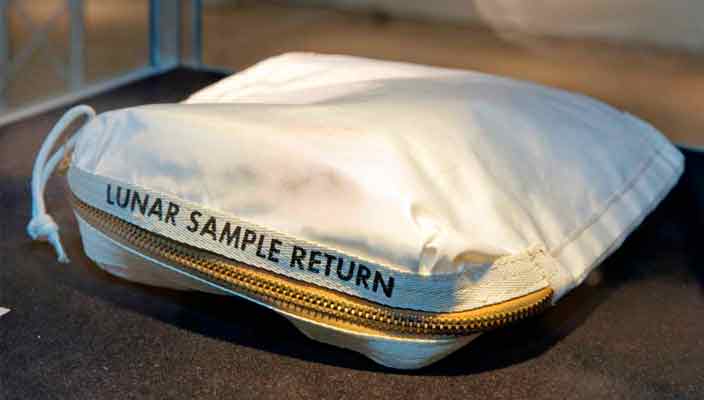Мешок с лунной пылью экипажа «Аполлон-11» уйдет с молотка
