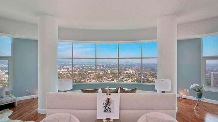Панорамный вид на Лос-Анджелес из пентхауса Мэттью Перри
