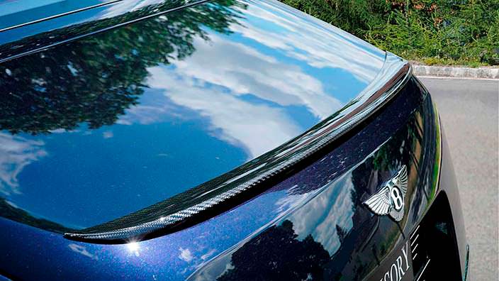 Углеродный спойлер на кромке багажника Bentley Mulsanne