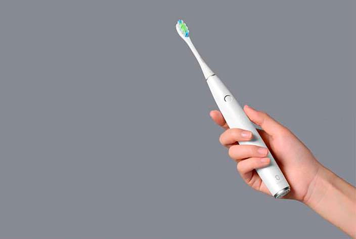 Умная зубная щетка Omate дает индивидуальные советы по чистке