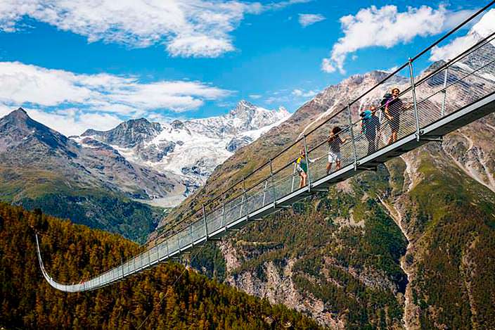 Самый длинный пешеходный подвесной мост длиной 494 метра