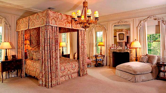 Классический дизайн спальни в Owlwood Estate