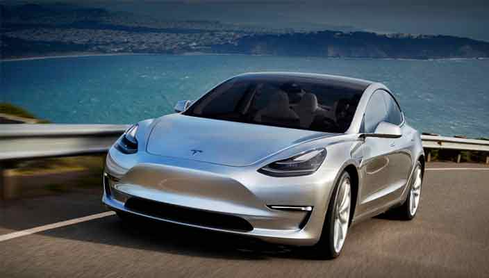 Топовая Tesla Model 3 стоит почти как начальная BMW X6