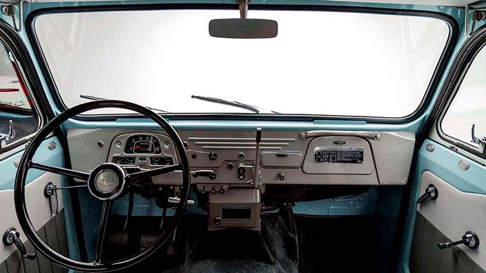 Интерьер Toyota Land Cruiser FJ45LV 1967 года