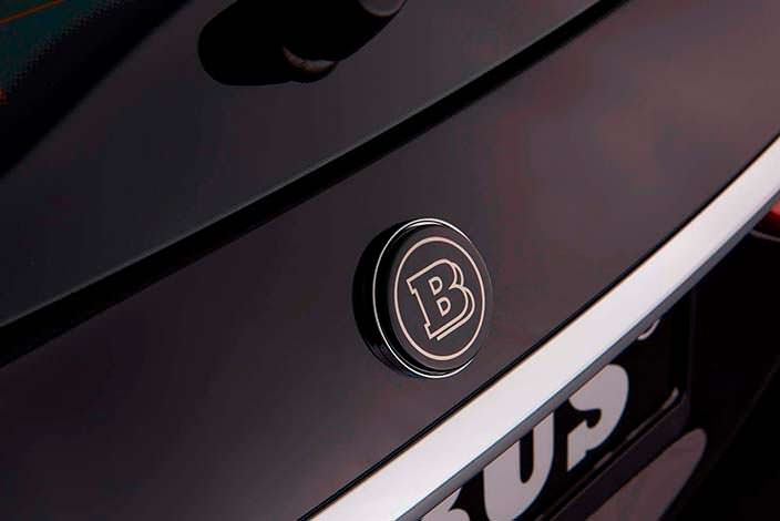 Логотип Brabus на багажнике
