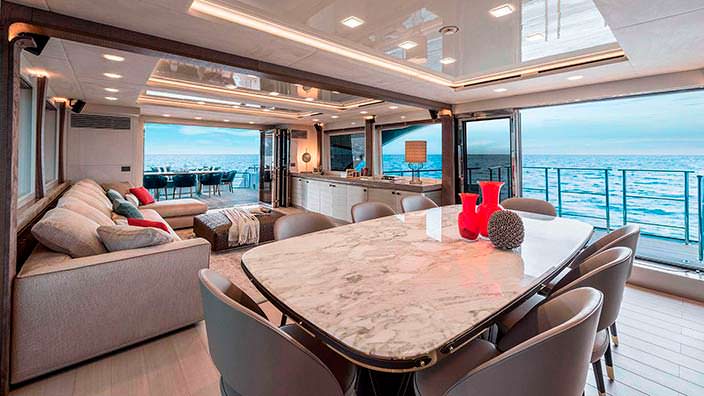 Дизайн главной палубы яхты Mia от Monte Carlo Yachts