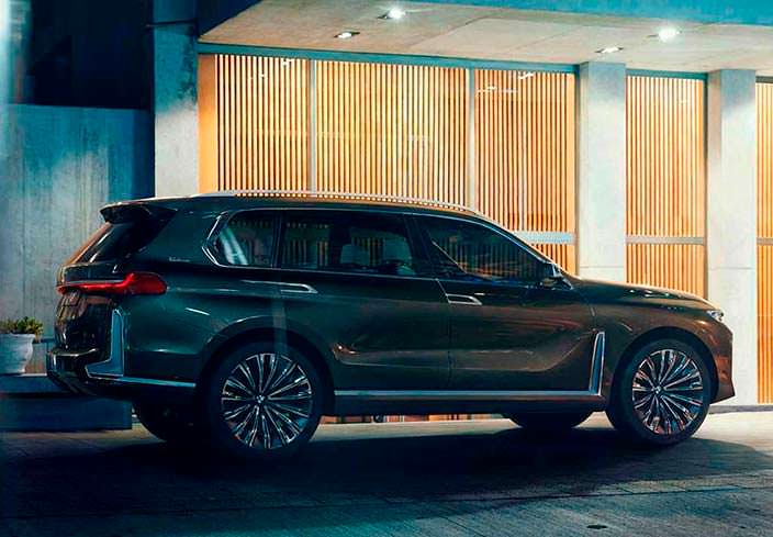 Гигантский внедорожник BMW X7 iPerformance Concept 2017