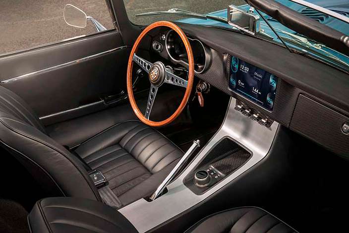 Электрокар Jaguar E-Type Zero: обновленный салон