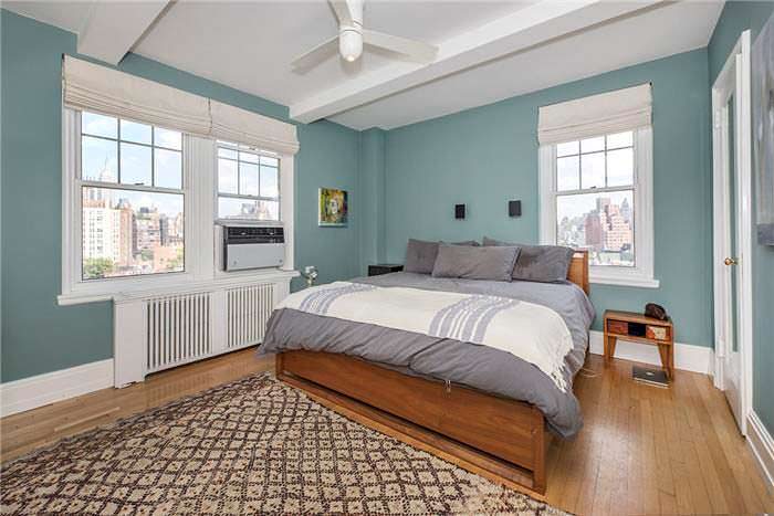Дизайн спальни в квартире Сета Майерса на Манхэттене