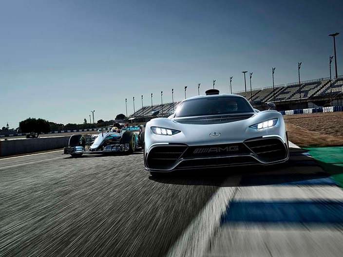 Суперкар Mercedes-AMG Project One и болид W08 F1