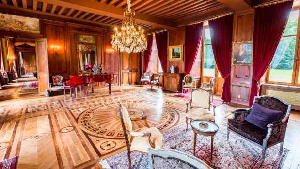 Изысканные мраморные полы в Chateau Carbonnieres