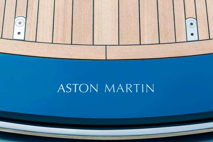 Спортивный катер Aston Martin AM37S