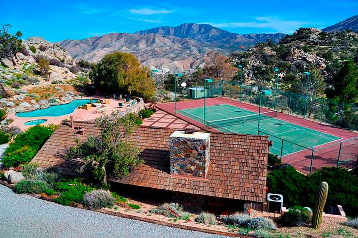 Теннисный корт у ранчо Фрэнка Синатры