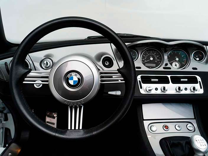 Фото салона BMW Z8 Стива Джобса