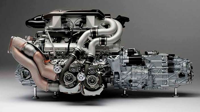 Модель двигателя Bugatti Chiron с коробкой передач в масштабе 1:4
