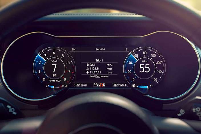 Цифровой кокпит Ford Mustang