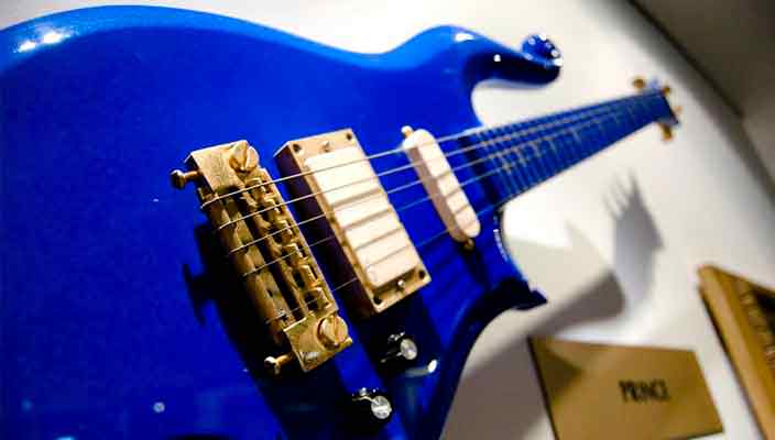 Гитара Принса продана на аукционе в Калифорнии | цена