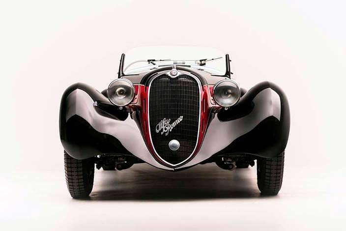 Ретро Alfa Romeo 6C 2500 SS Spider 1942 года выпуска