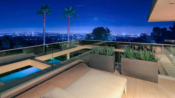 Дом в Бель-Эйр с видом на Лос-Анджелес