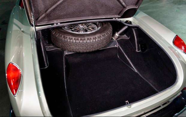 Багажник с запаской Ferrari 250 GT Series I Cabriolet