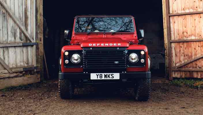 Старый Land Rover Defender посвятили 70-летию компании | фото